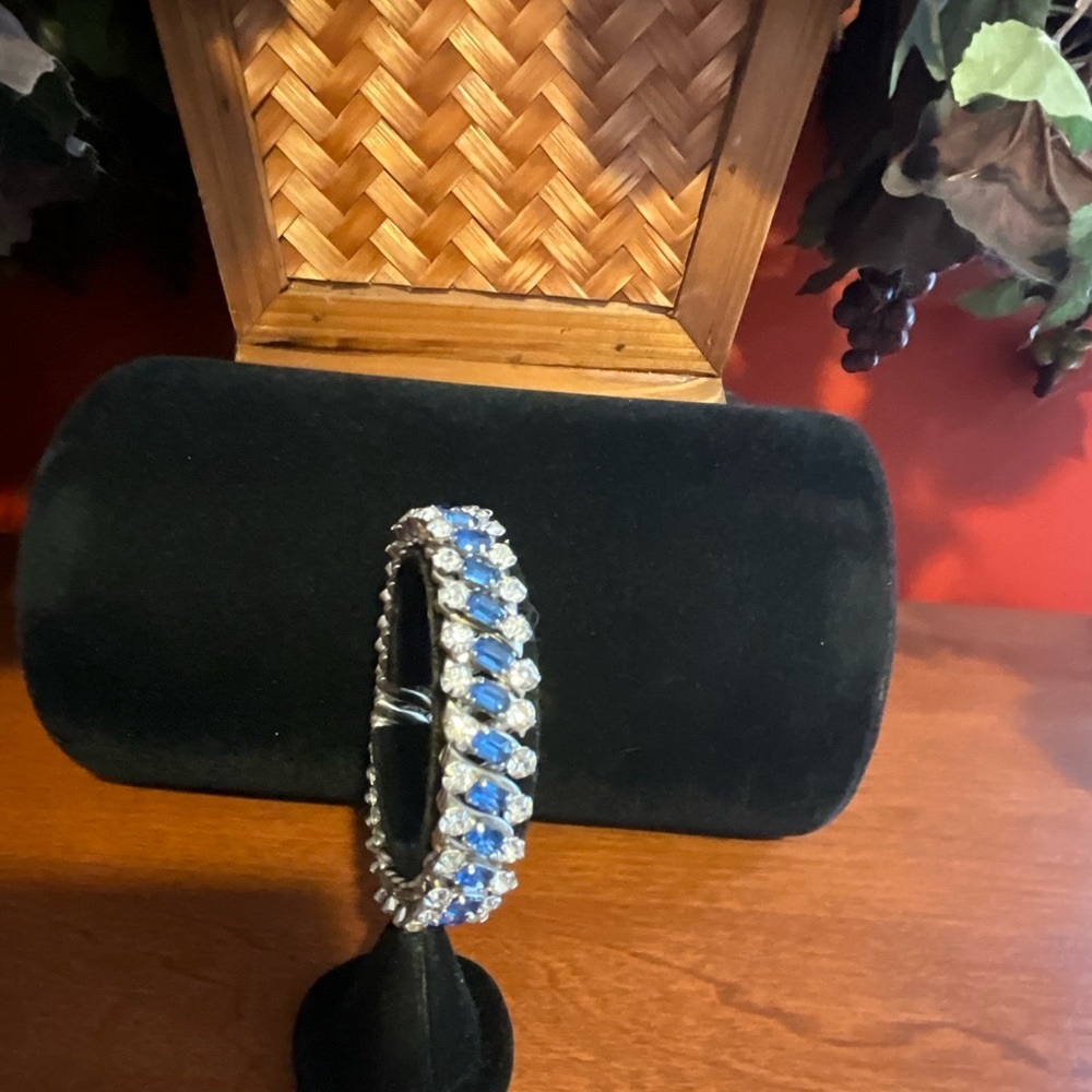 Crystal shine blue and diamond like bracelet.